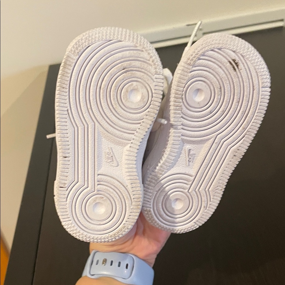 Nike Kids All-White Sneakers Size 4C - Picture 5 of 6